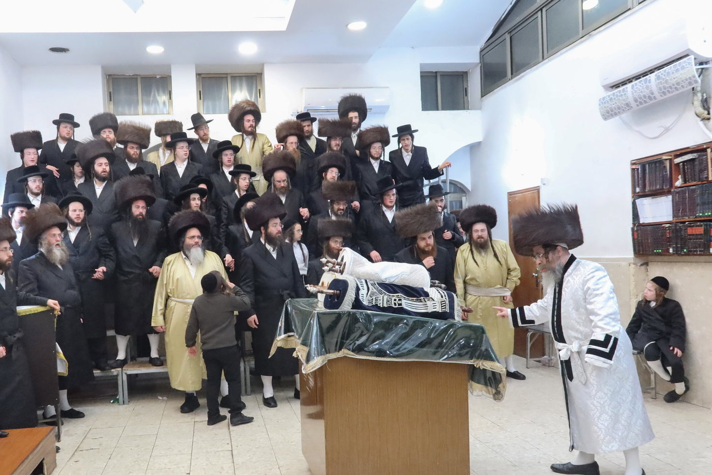 חג הסוכות בחצה"ק קרעטשניף סיגעט