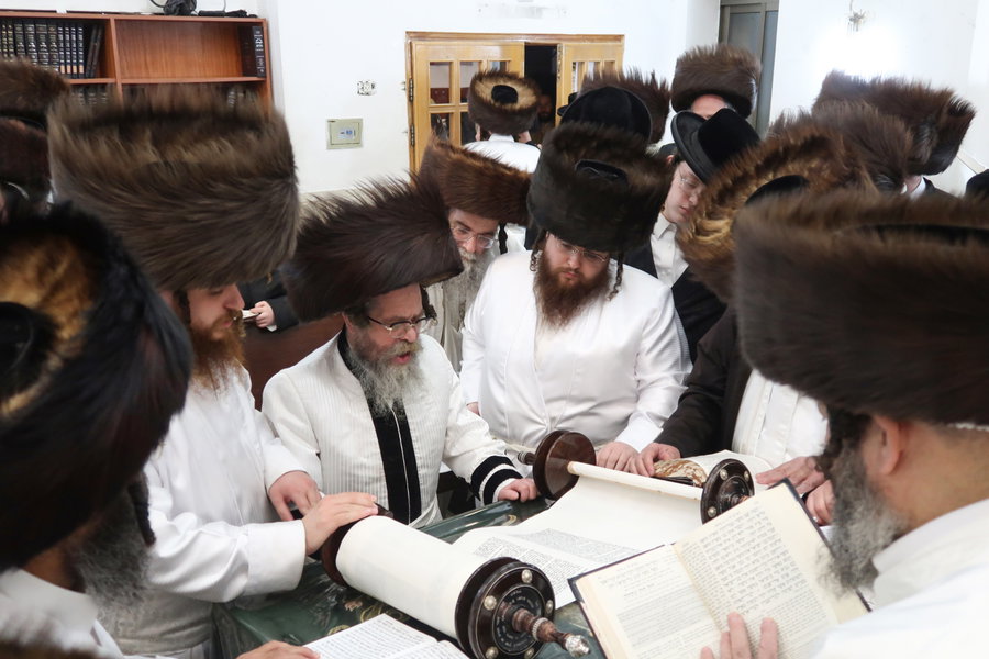 חג הסוכות בחצה"ק קרעטשניף סיגעט