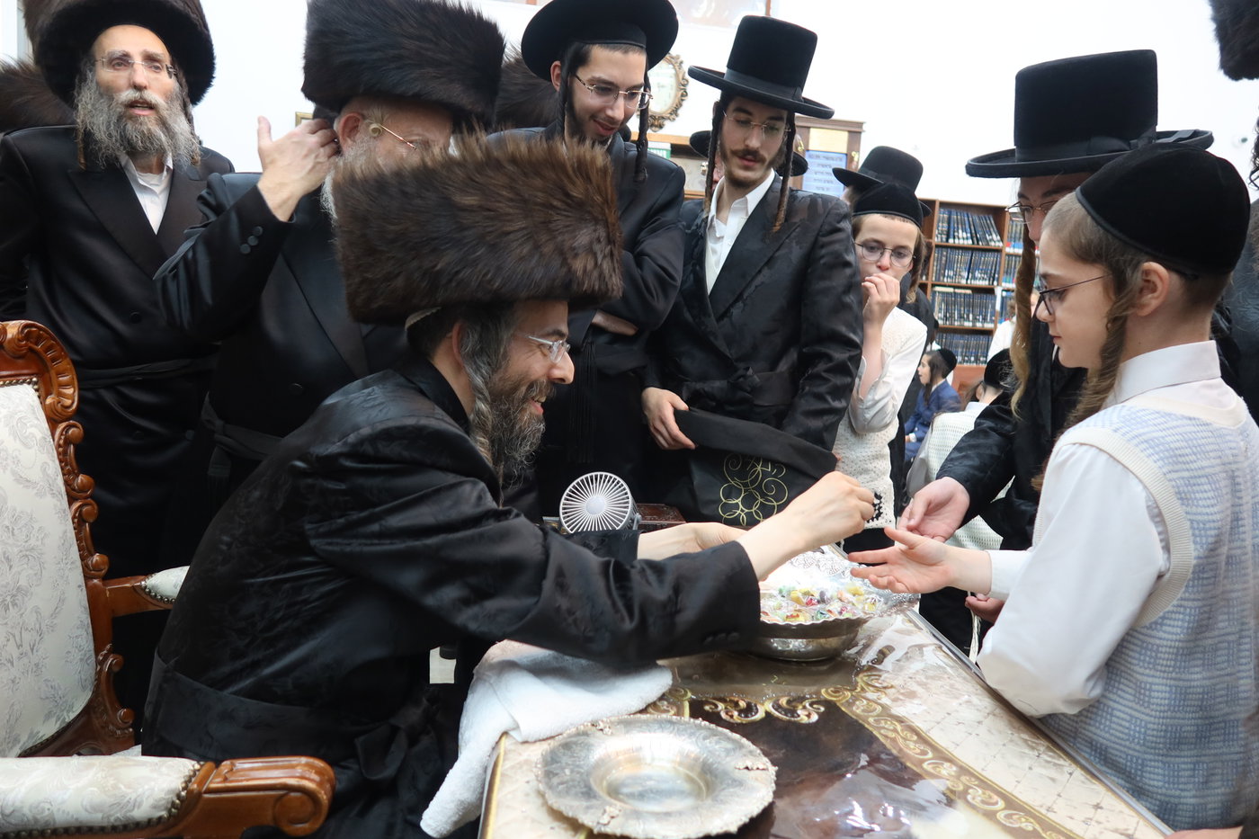 ירח האיתנים בחצה"ק זוועהיל