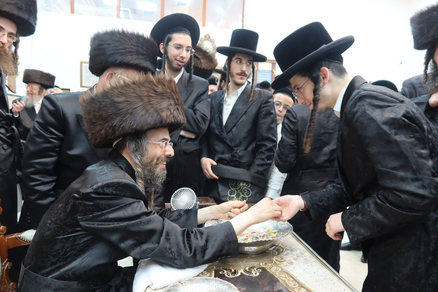 ירח האיתנים בחצה"ק זוועהיל