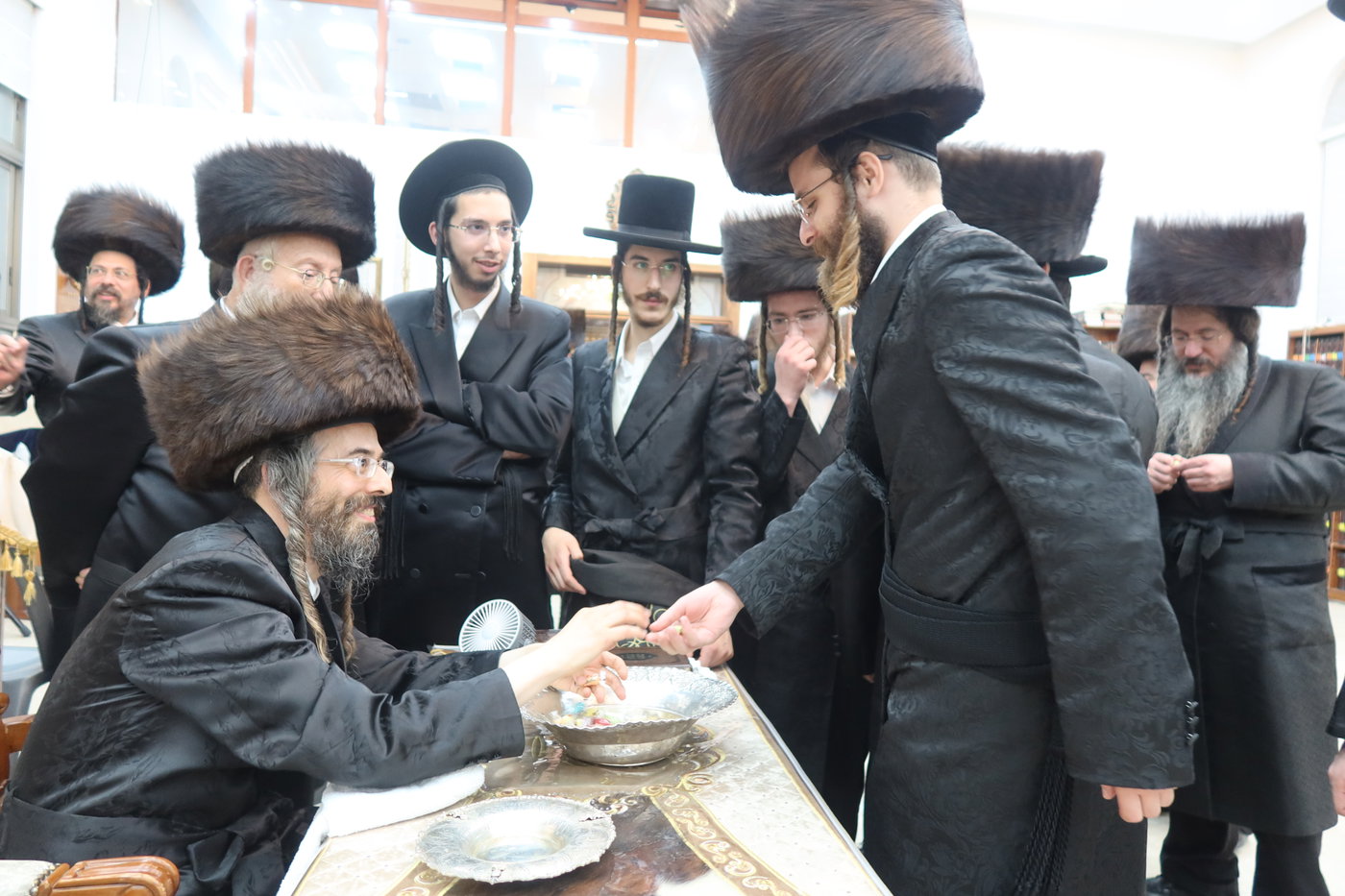 ירח האיתנים בחצה"ק זוועהיל