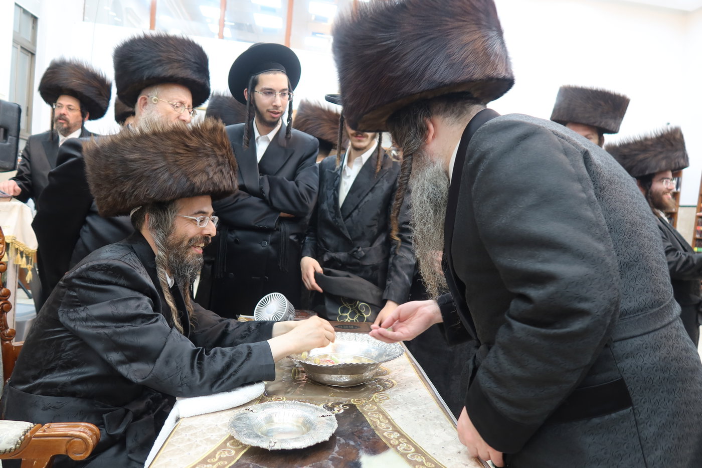 ירח האיתנים בחצה"ק זוועהיל