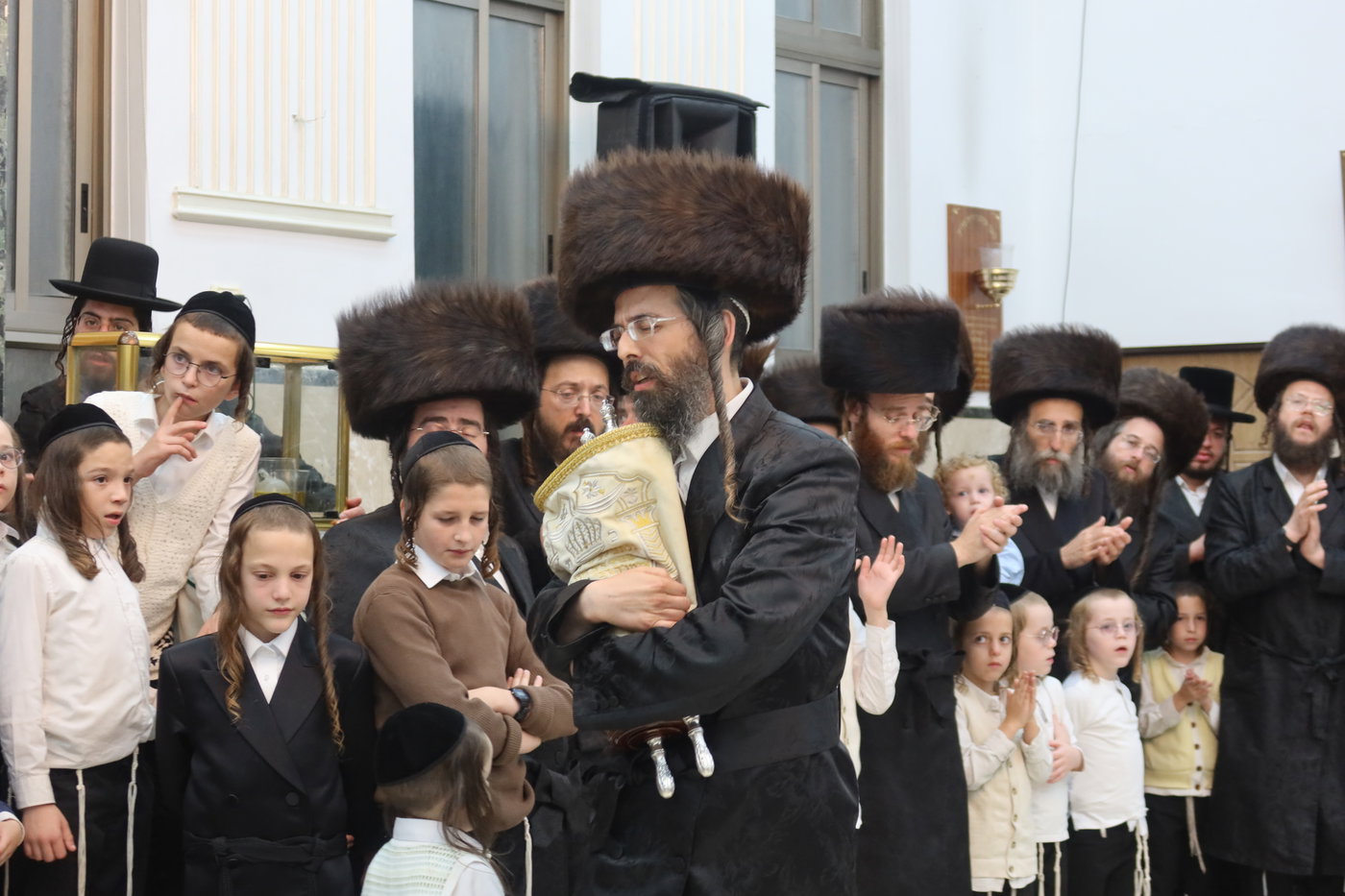 ירח האיתנים בחצה"ק זוועהיל