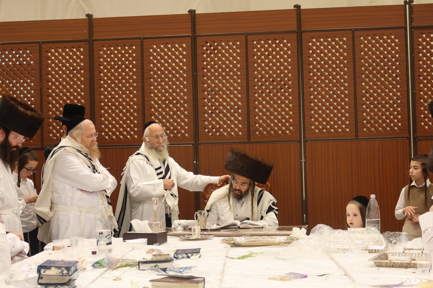 ירח האיתנים בחצה"ק זוועהיל