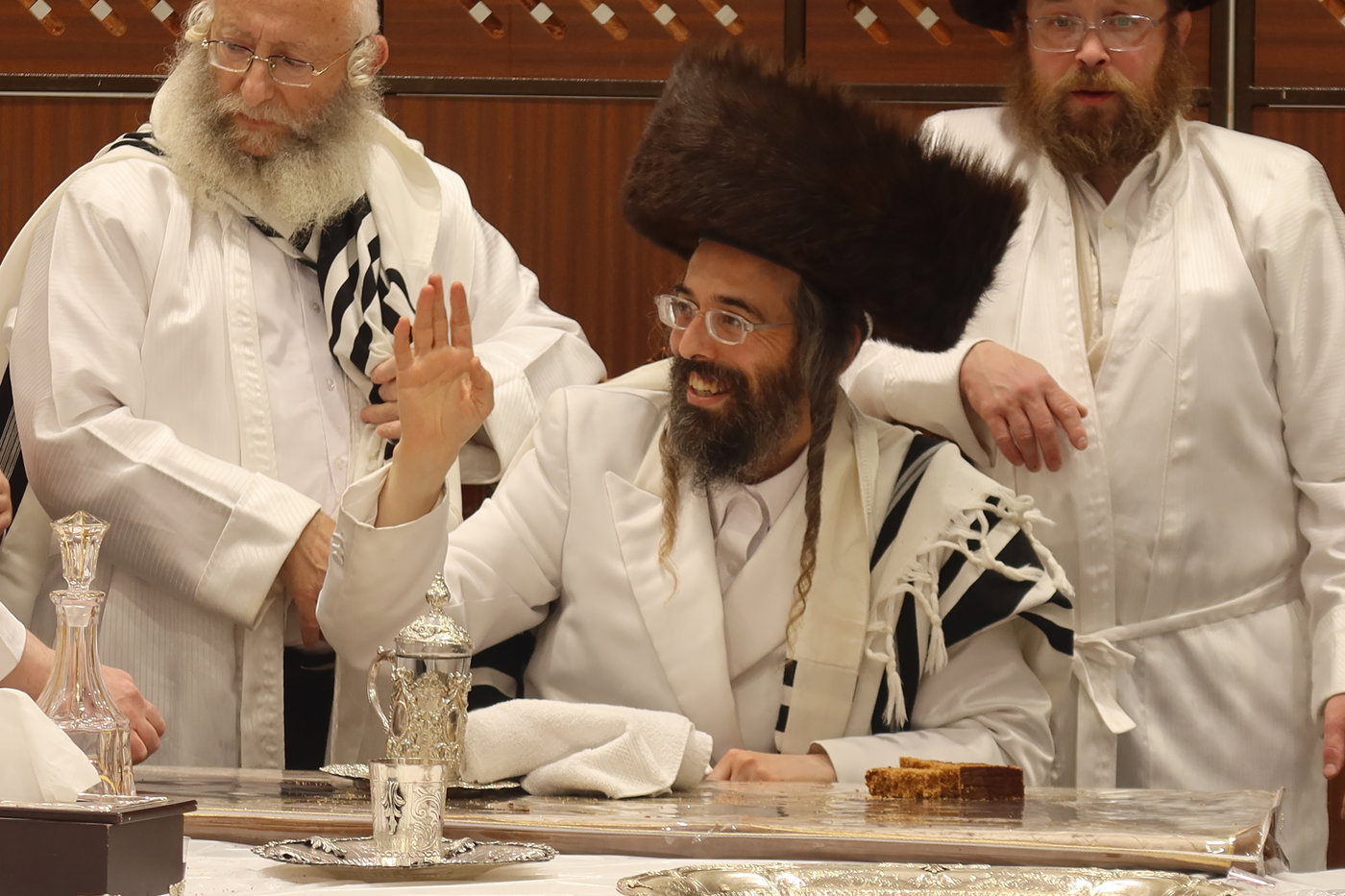ירח האיתנים בחצה"ק זוועהיל