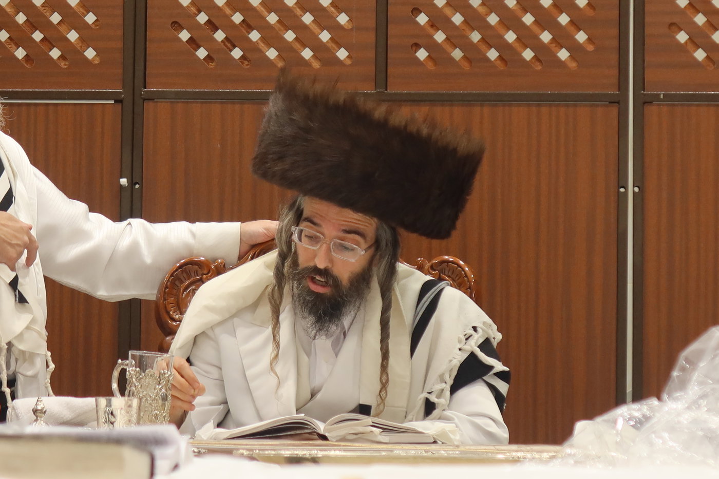 ירח האיתנים בחצה"ק זוועהיל