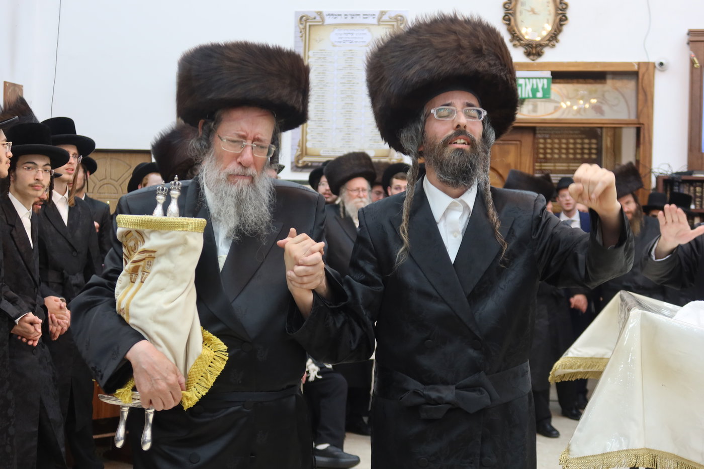 ירח האיתנים בחצה"ק זוועהיל