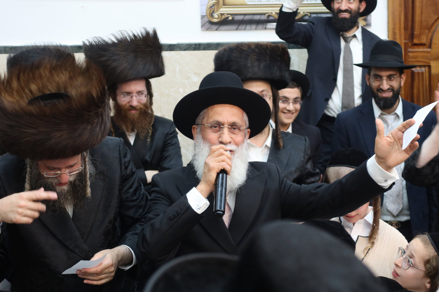 ירח האיתנים בחצה"ק זוועהיל