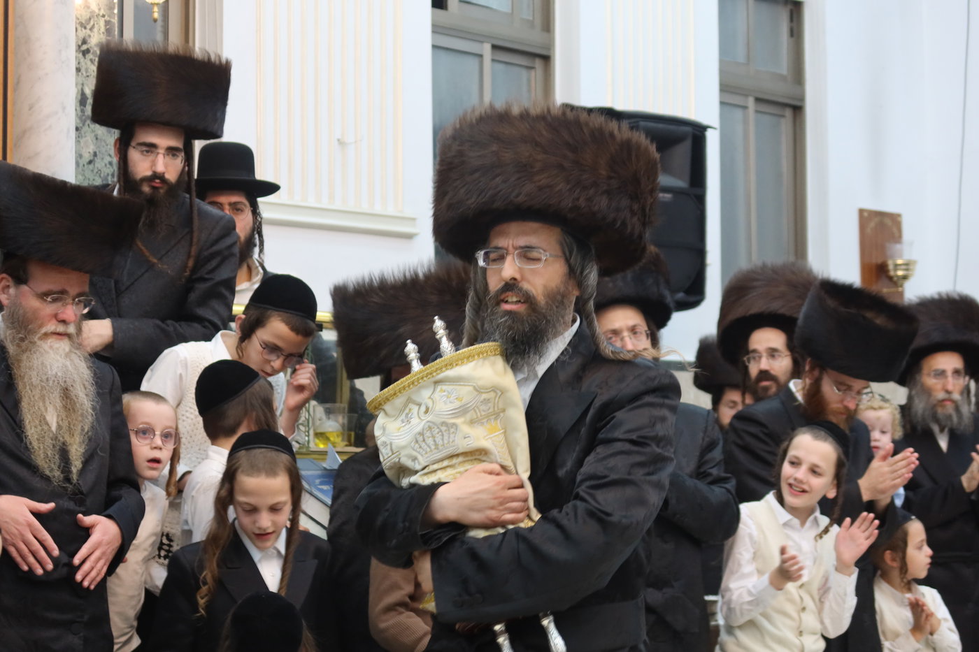 ירח האיתנים בחצה"ק זוועהיל