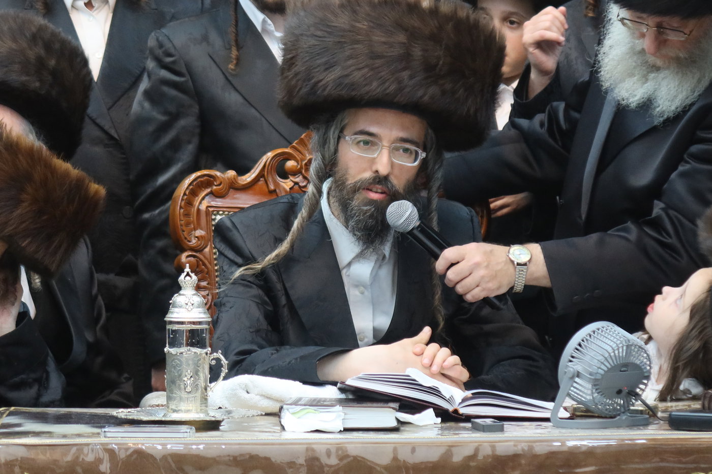 ירח האיתנים בחצה"ק זוועהיל