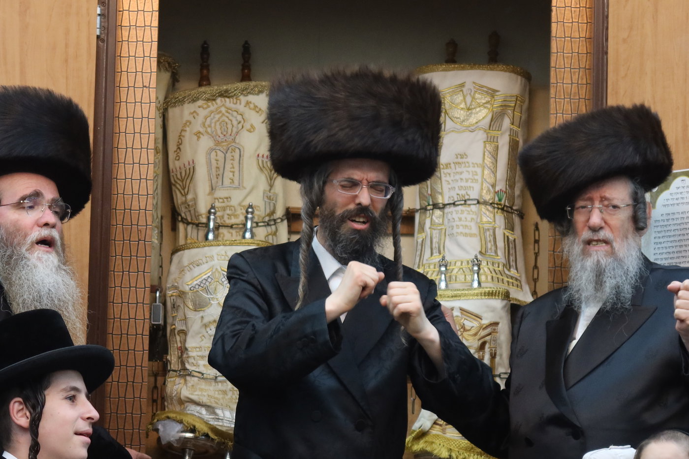 ירח האיתנים בחצה"ק זוועהיל