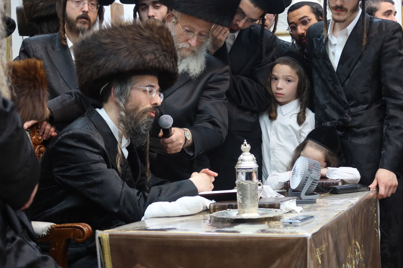 ירח האיתנים בחצה"ק זוועהיל