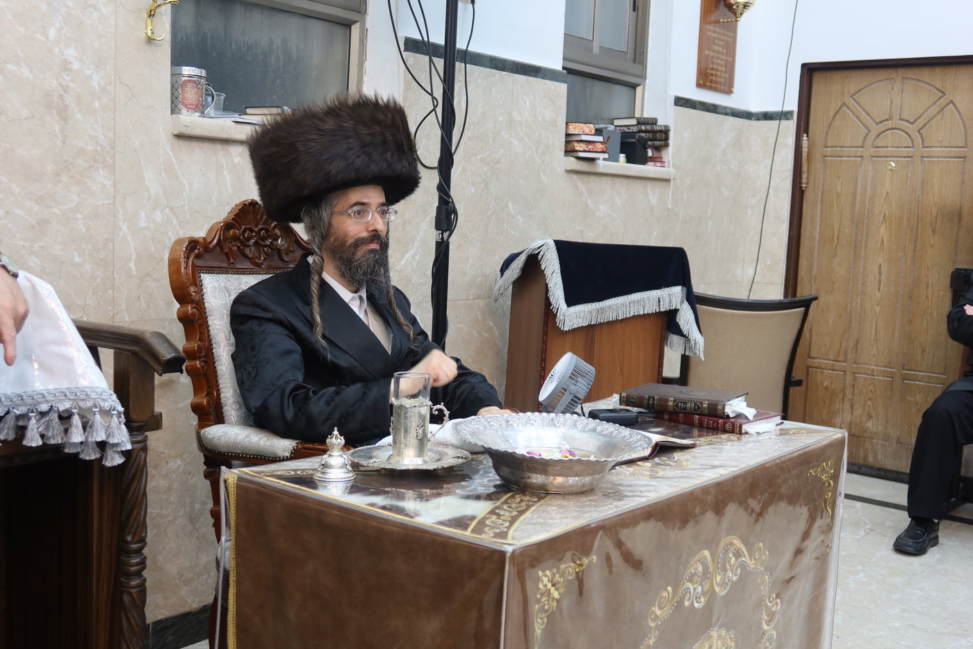 ירח האיתנים בחצה"ק זוועהיל
