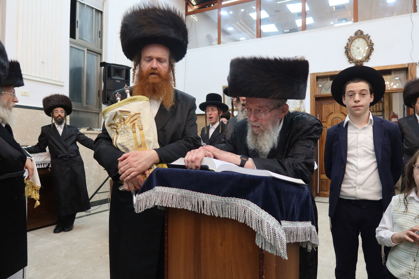ירח האיתנים בחצה"ק זוועהיל