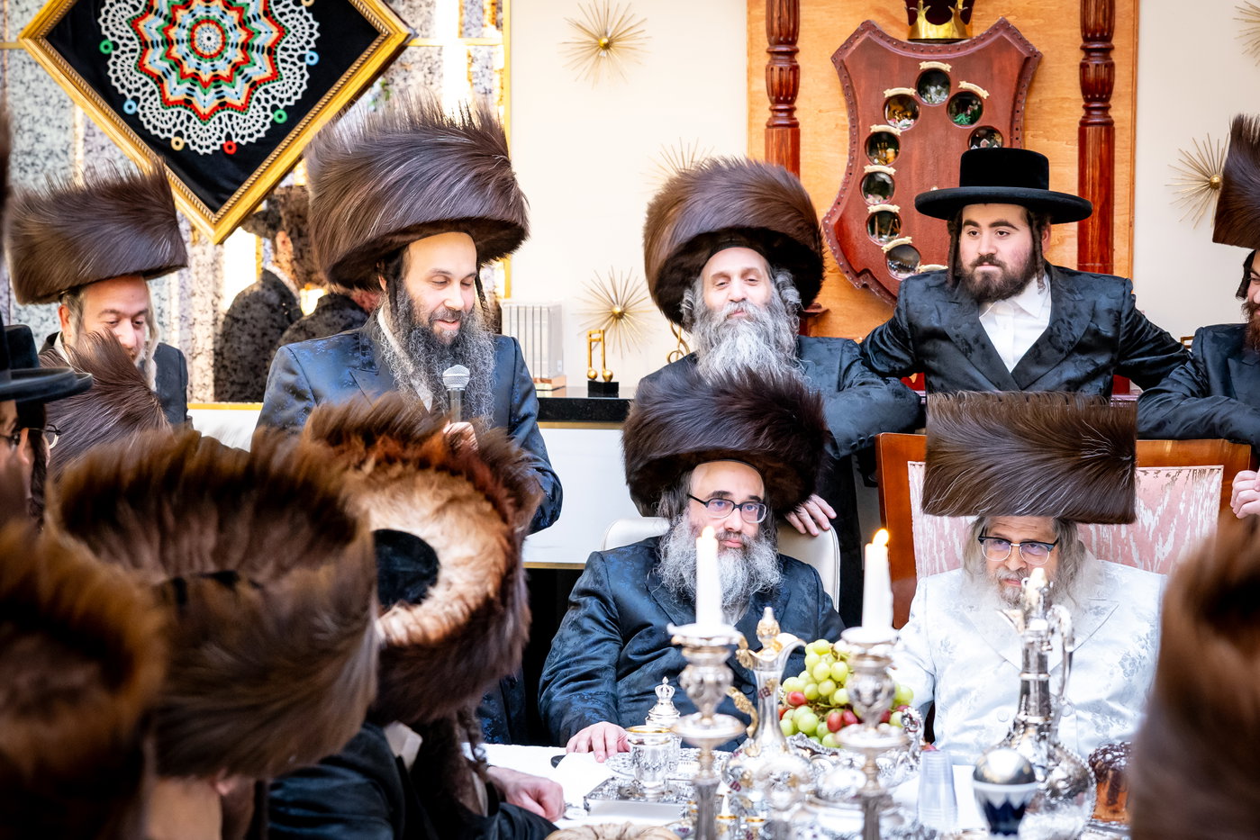 האדמו"ר מסאטמר בביקור בסוכתו של הנגיד ר' יצחק רבינוביץ