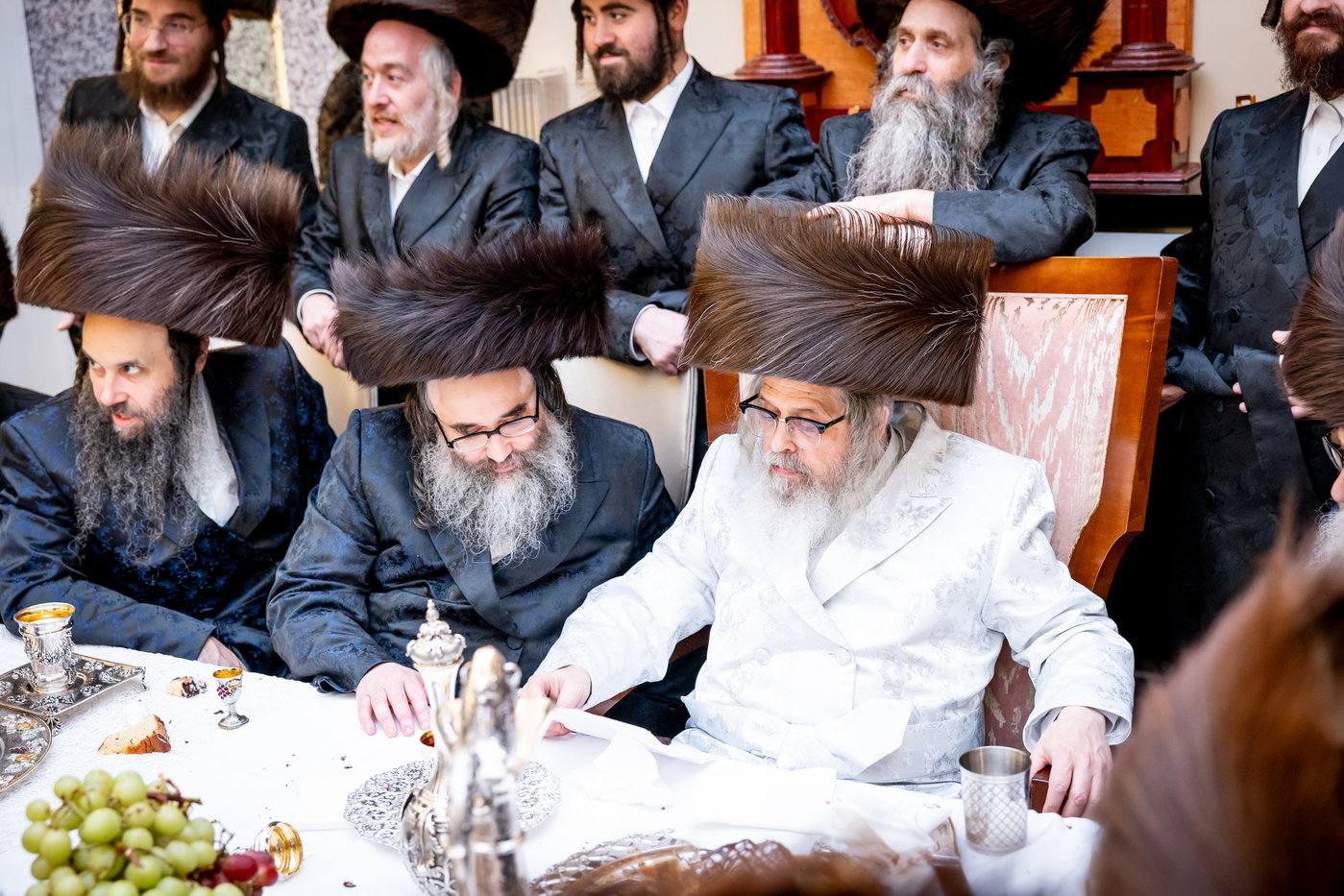 האדמו"ר מסאטמר בביקור בסוכתו של הנגיד ר' יצחק רבינוביץ