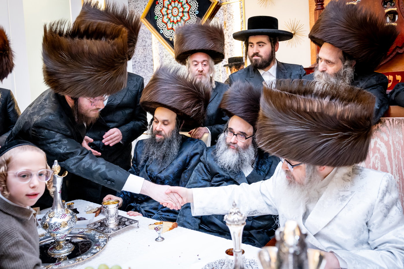 האדמו"ר מסאטמר בביקור בסוכתו של הנגיד ר' יצחק רבינוביץ