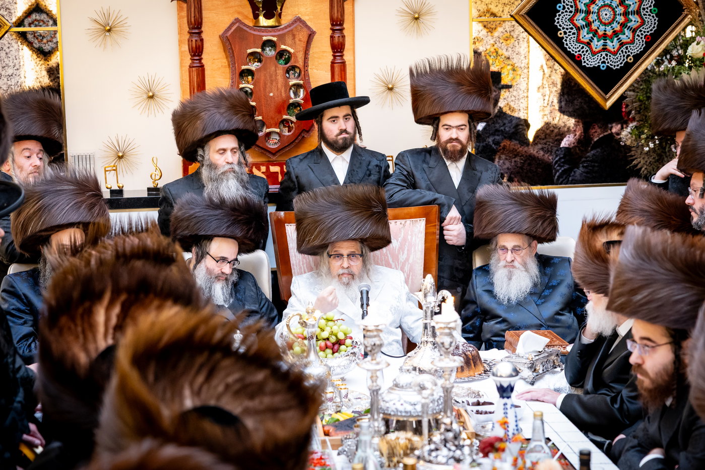 האדמו"ר מסאטמר בביקור בסוכתו של הנגיד ר' יצחק רבינוביץ