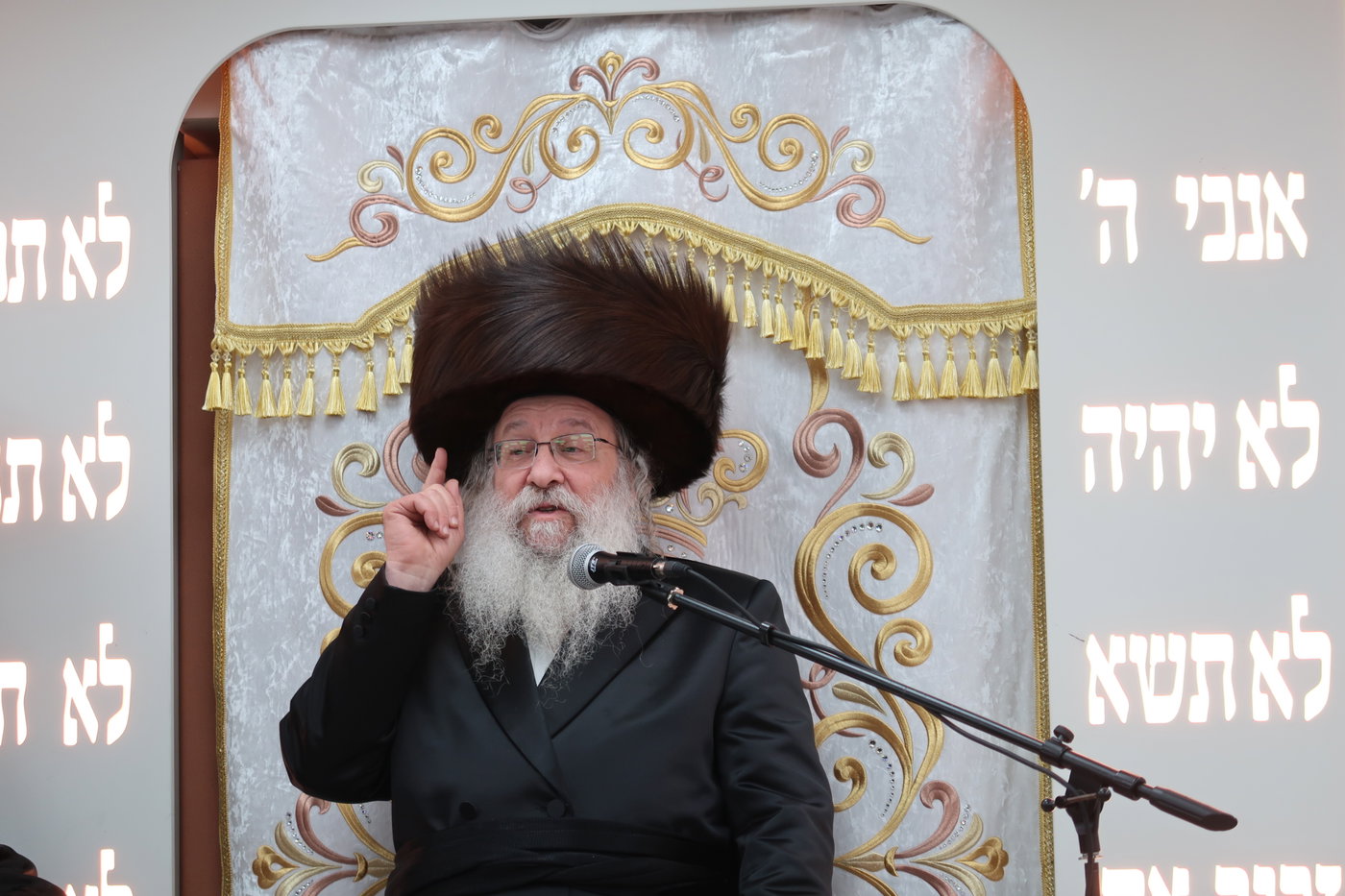 ירח האיתנים בחצה"ק נדבורנה