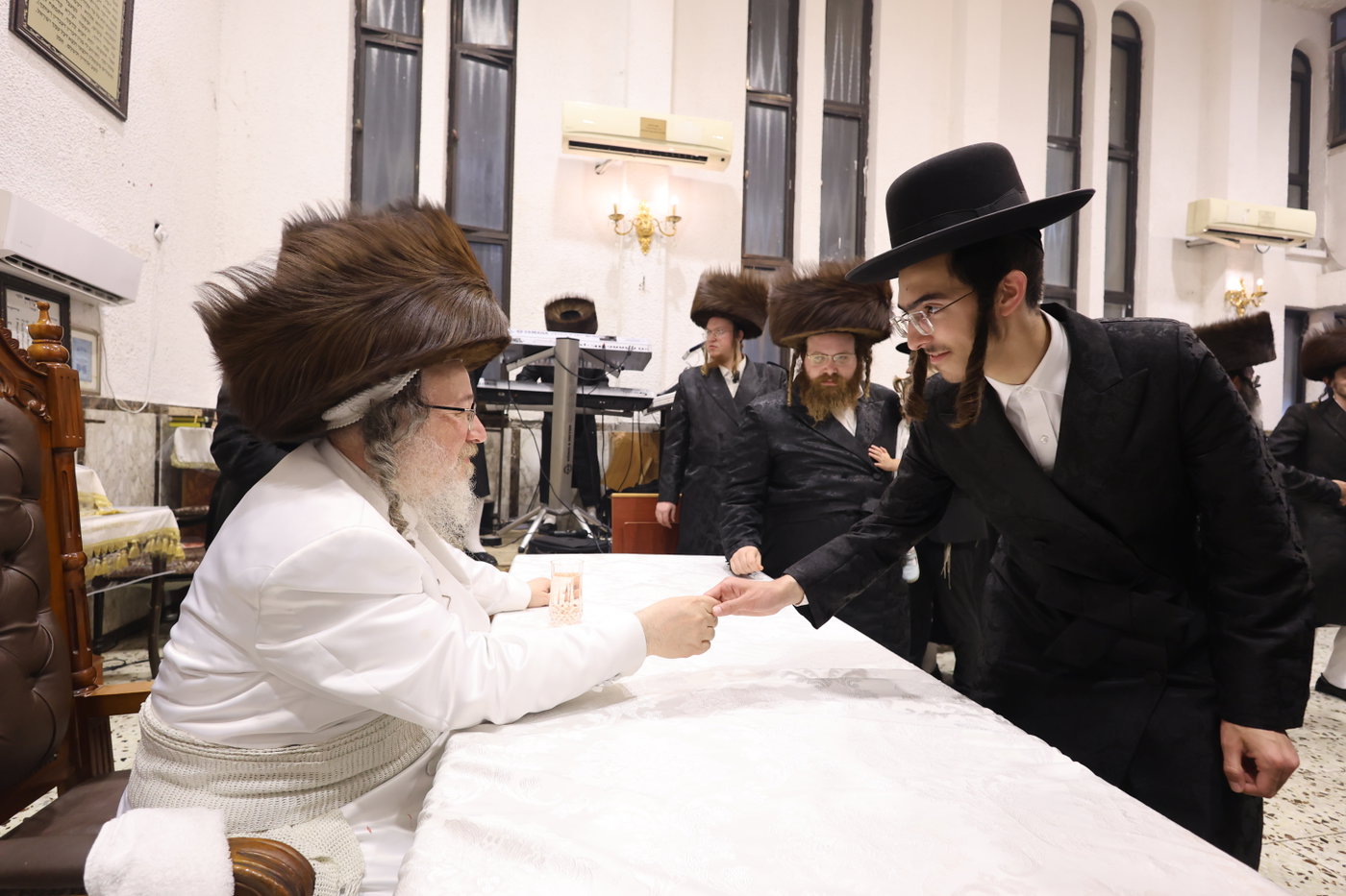 הקפות שניות בחצה"ק ביאלה ב"ב