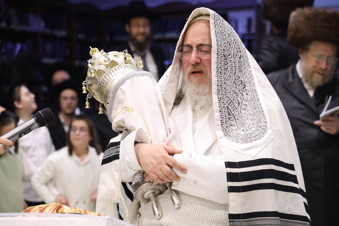 הקפות שניות בחצה"ק ביאלה ב"ב