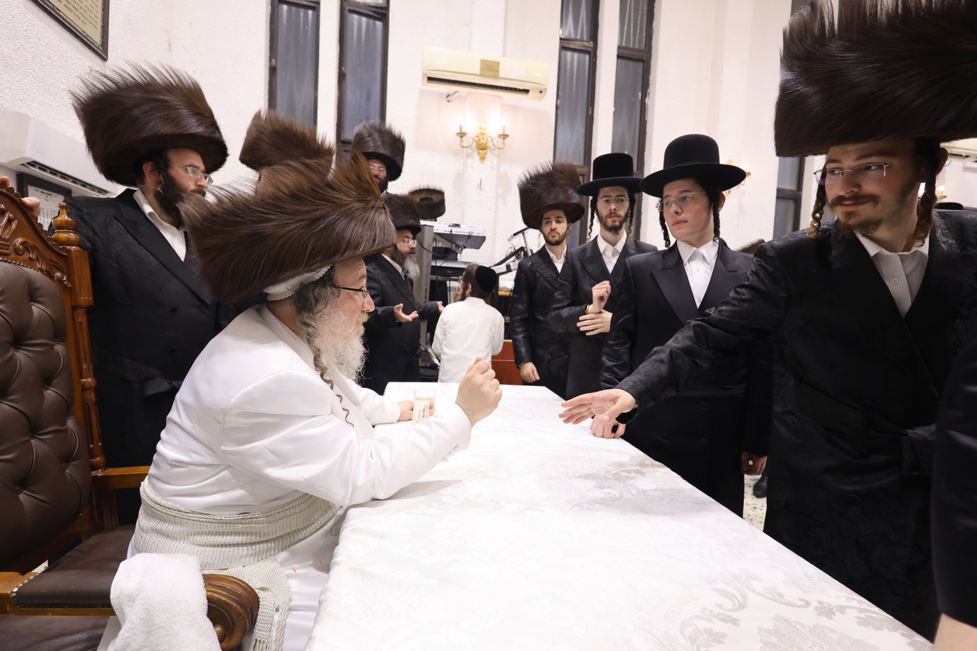 הקפות שניות בחצה"ק ביאלה ב"ב