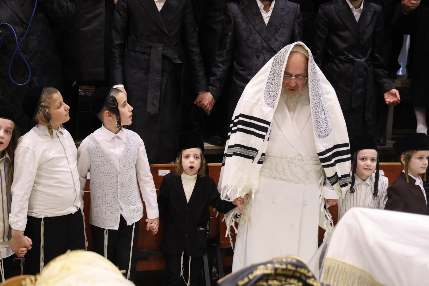 הקפות שניות בחצה"ק ביאלה ב"ב