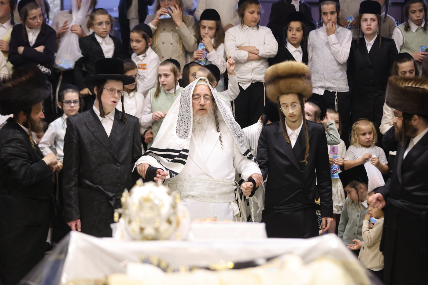 הקפות שניות בחצה"ק ביאלה ב"ב