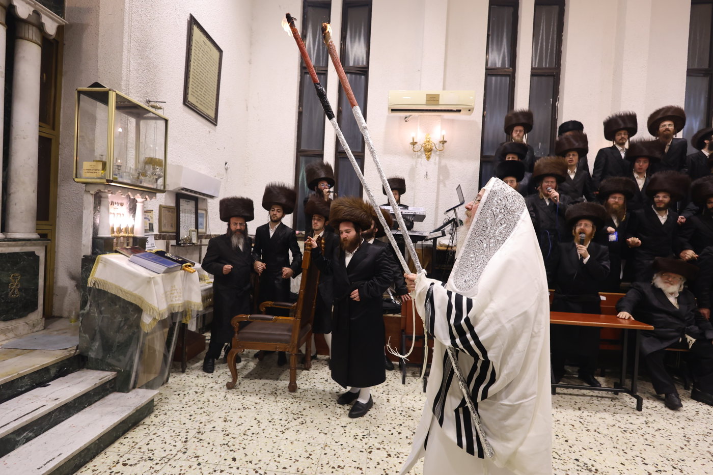 הקפות שניות בחצה"ק ביאלה ב"ב