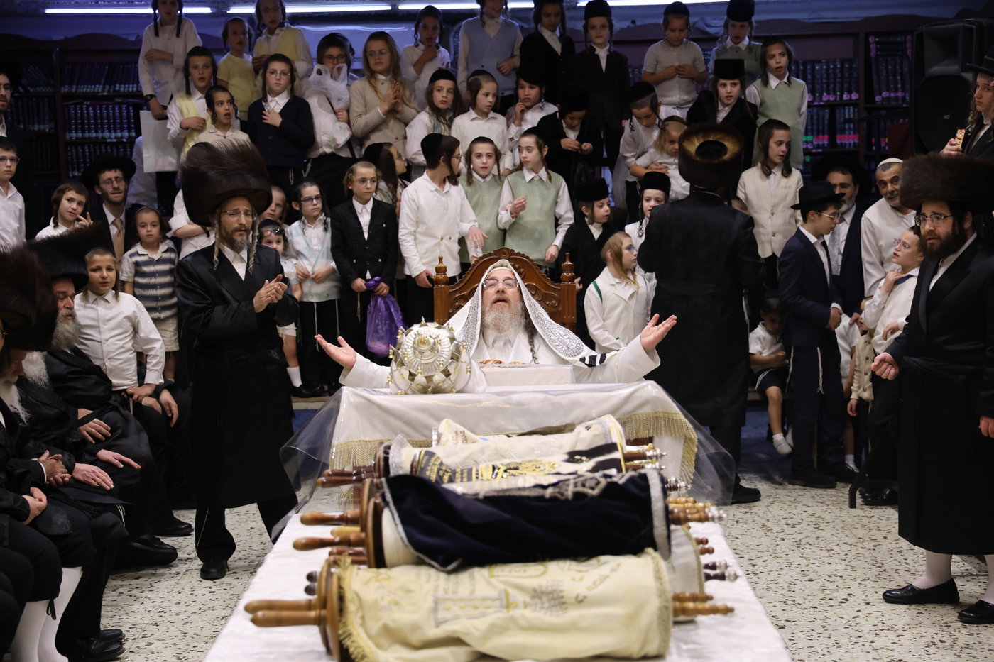 הקפות שניות בחצה"ק ביאלה ב"ב