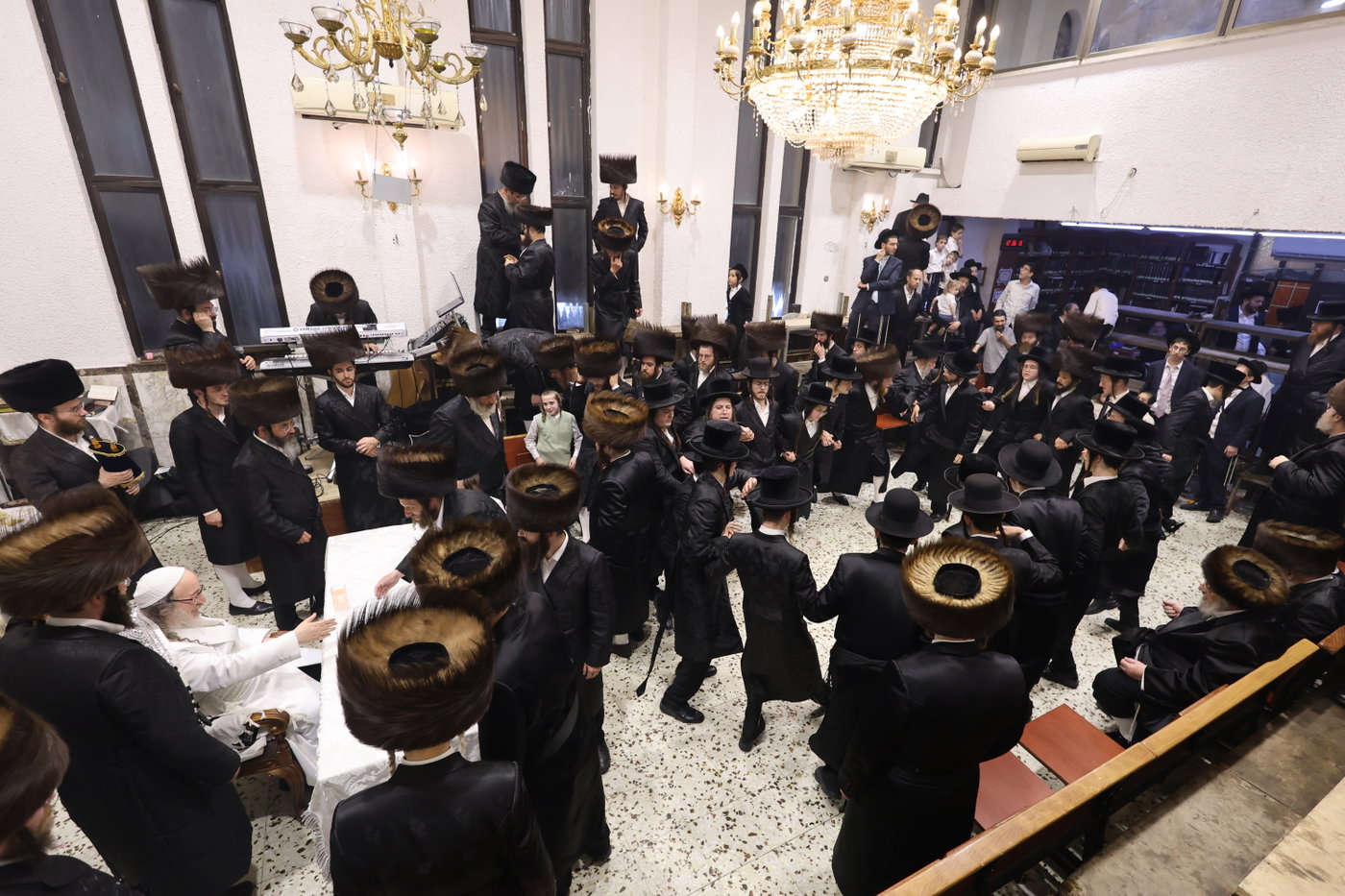 הקפות שניות בחצה"ק ביאלה ב"ב