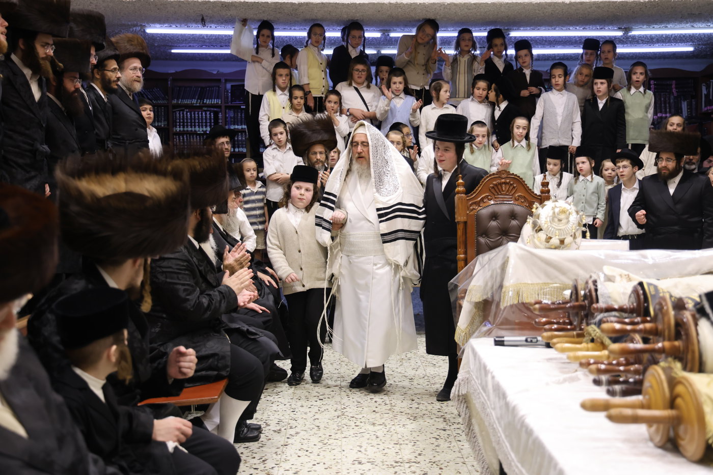 הקפות שניות בחצה"ק ביאלה ב"ב