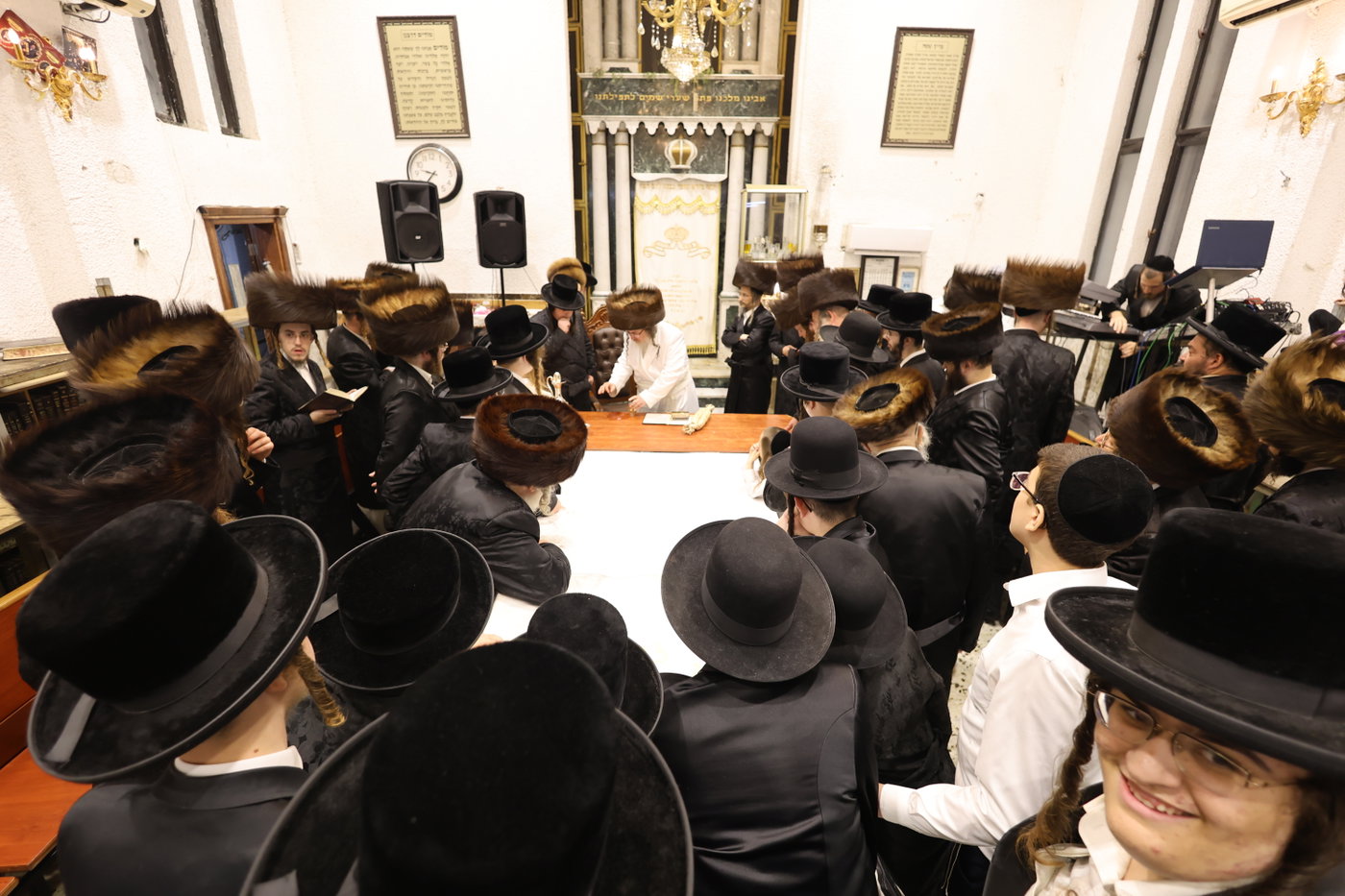 הקפות שניות בחצה"ק ביאלה ב"ב