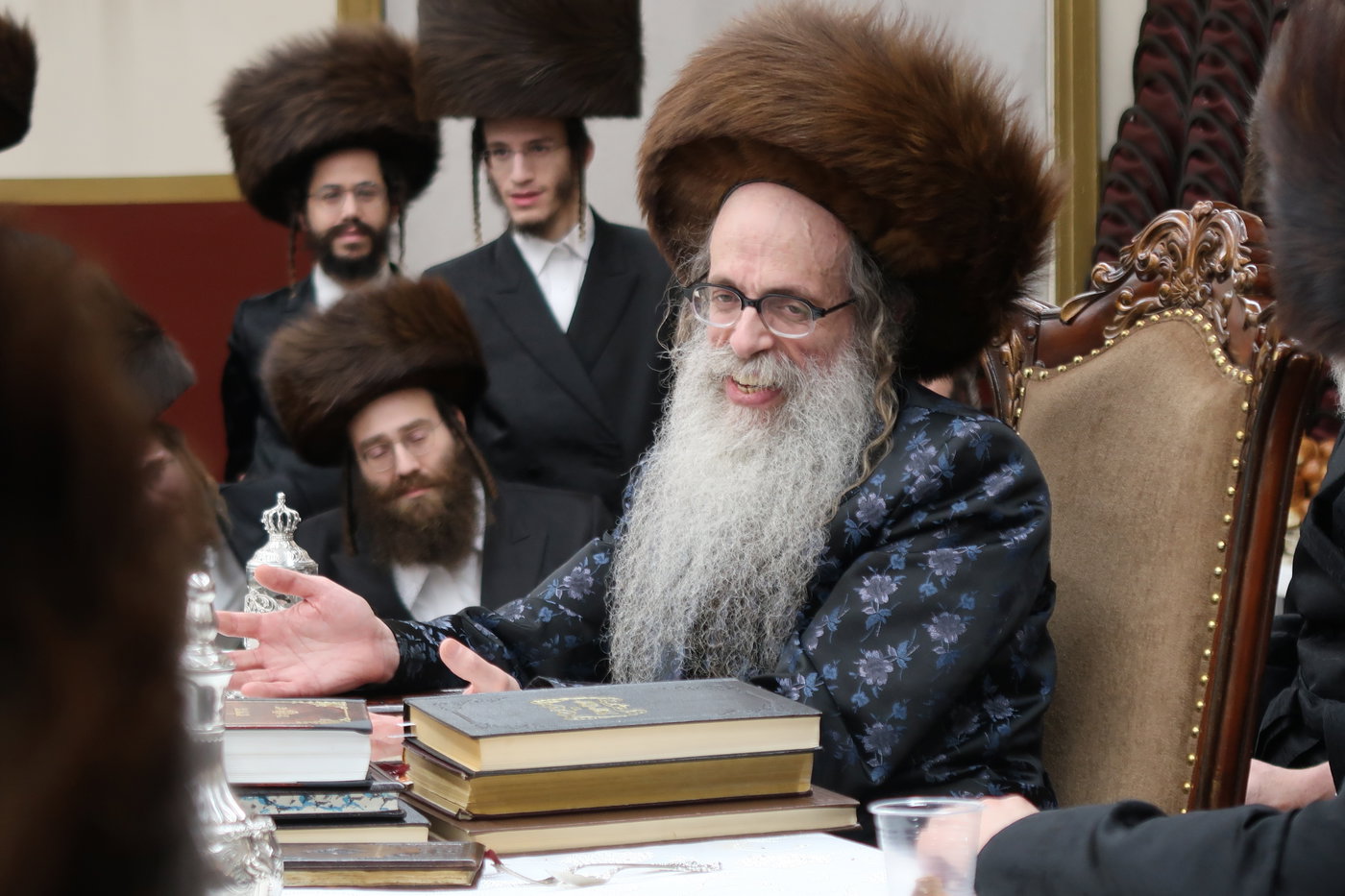 ימי החג בחצה"ק צאנז זוועהיל