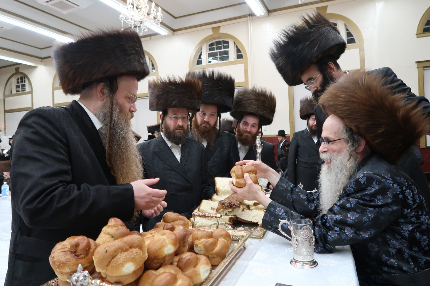 ימי החג בחצה"ק צאנז זוועהיל