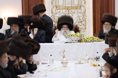 ימי החג בחצה"ק תולדות צבי דספינקא