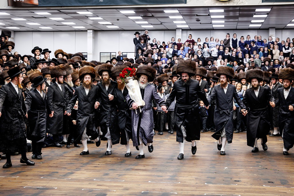 הכנסת ספר התורה בסאטמר
