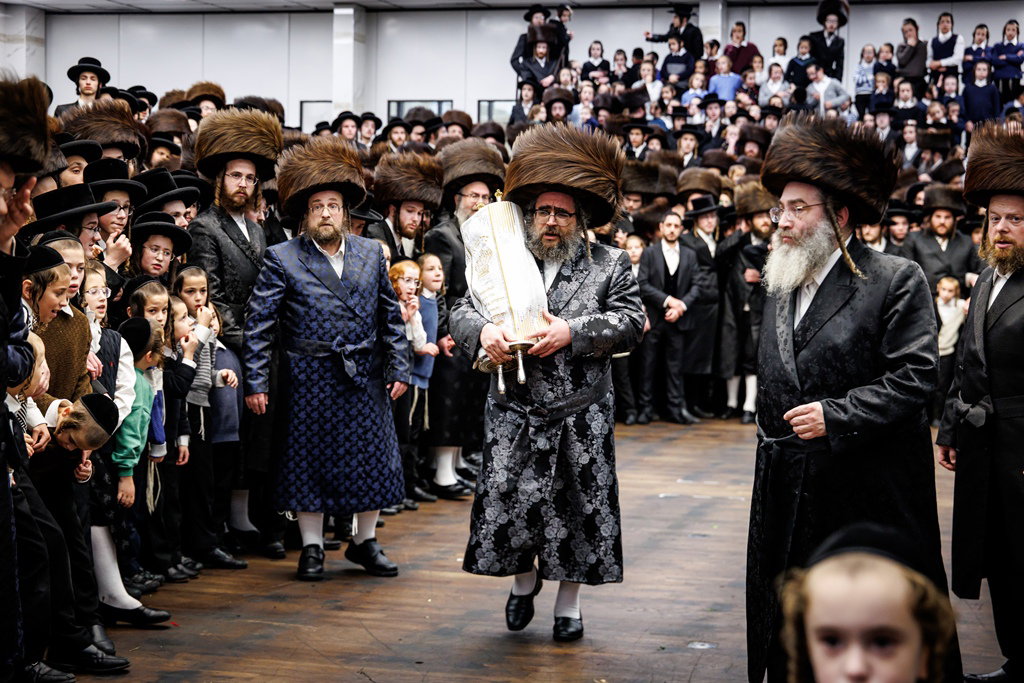 הכנסת ספר התורה בסאטמר