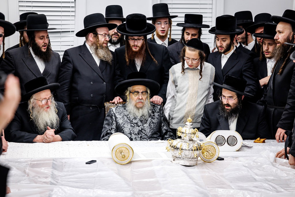 הכנסת ספר התורה בסאטמר