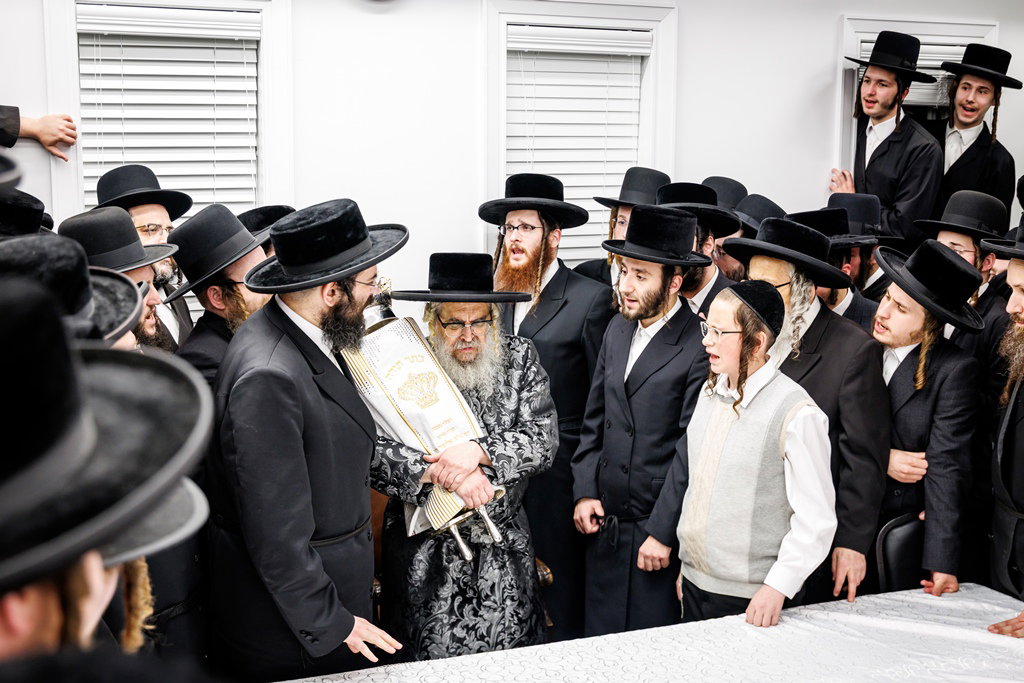 הכנסת ספר התורה בסאטמר