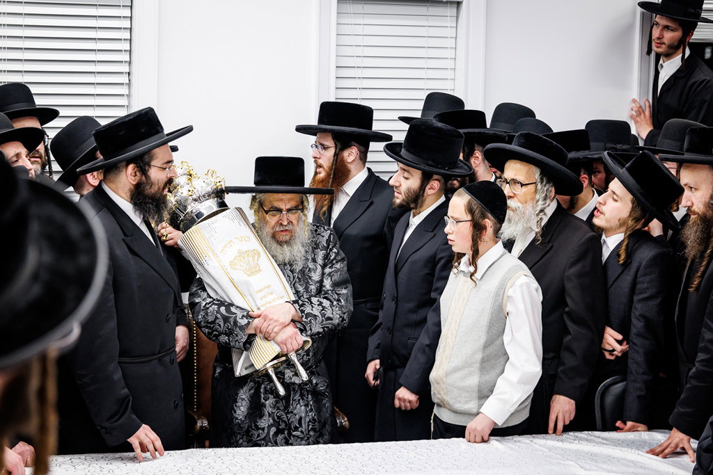 הכנסת ספר התורה בסאטמר