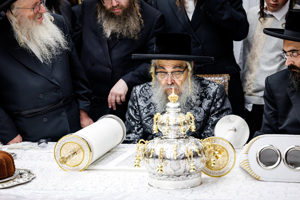 הכנסת ספר התורה בסאטמר