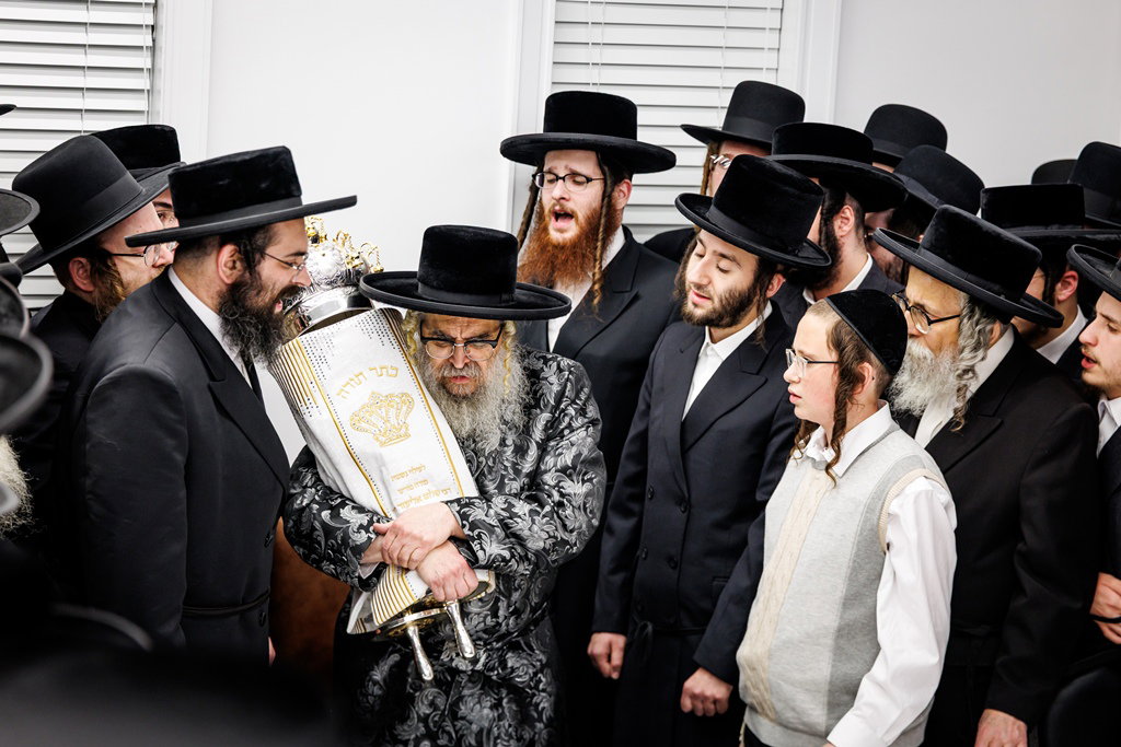 הכנסת ספר התורה בסאטמר