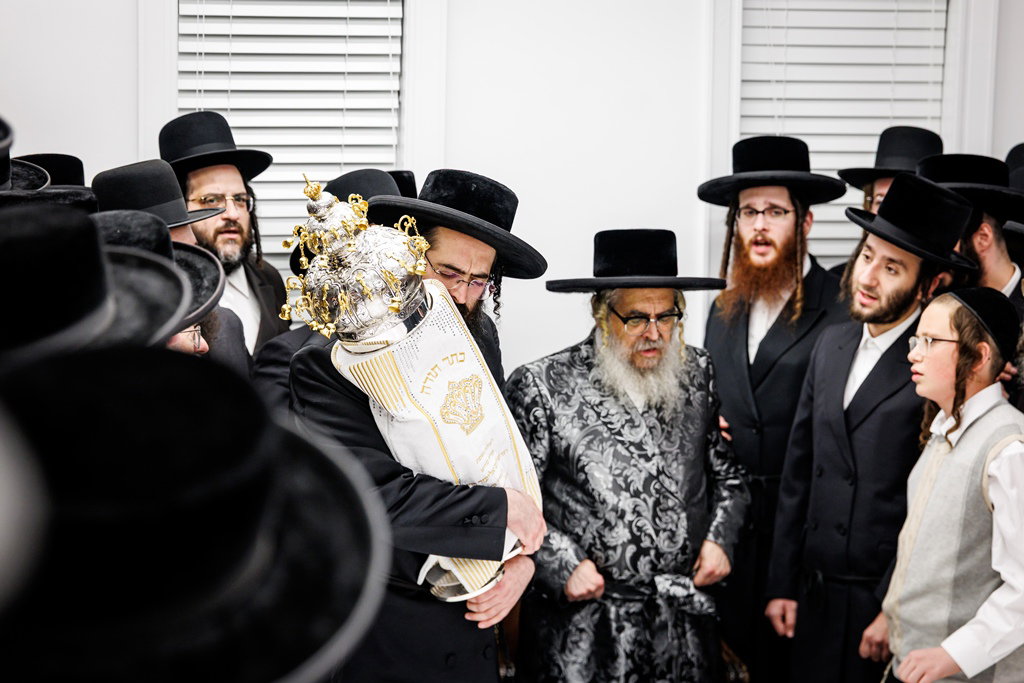 הכנסת ספר התורה בסאטמר