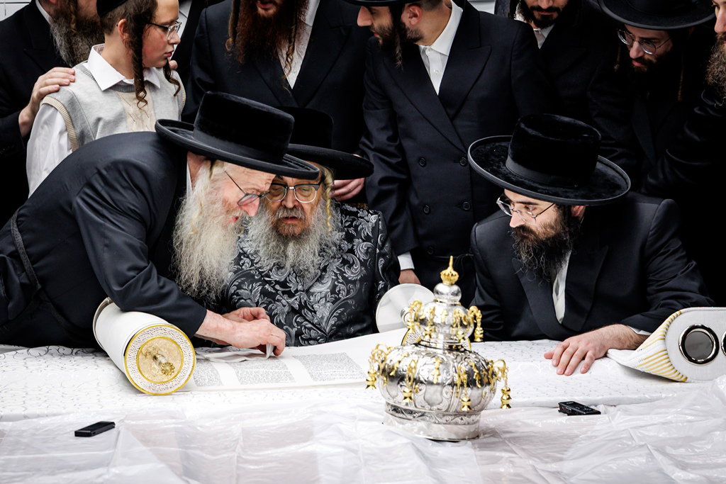הכנסת ספר התורה בסאטמר