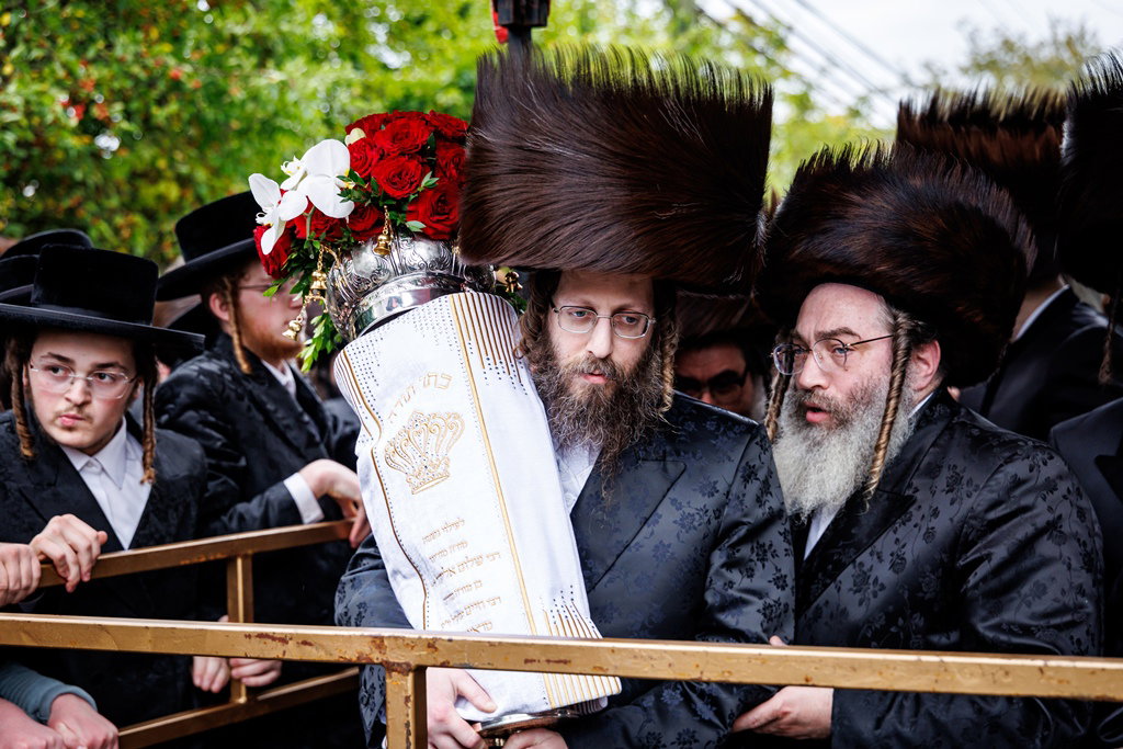 הכנסת ספר התורה בסאטמר