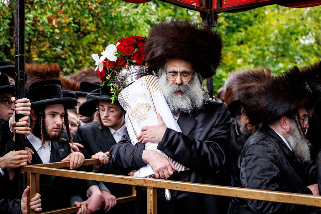 הכנסת ספר התורה בסאטמר