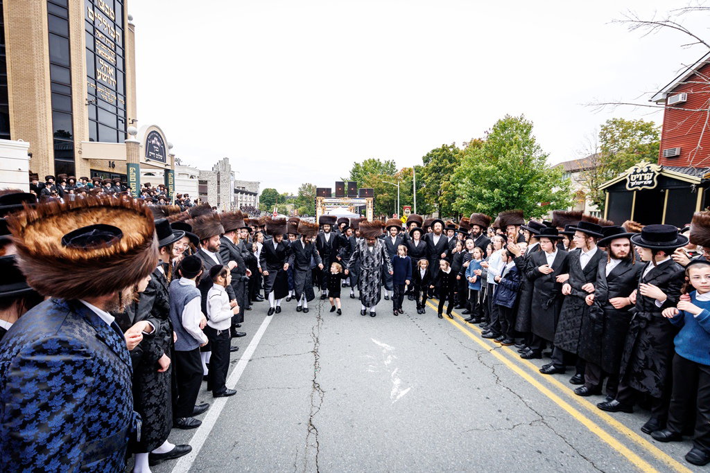 הכנסת ספר התורה בסאטמר