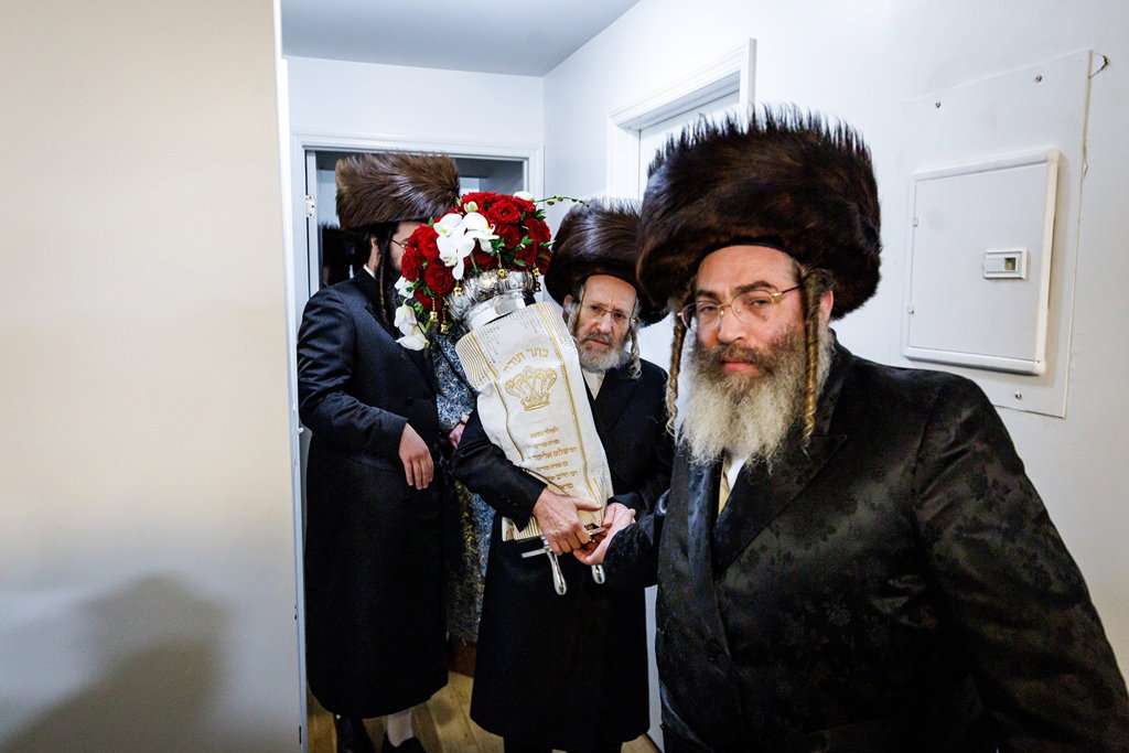 הכנסת ספר התורה בסאטמר