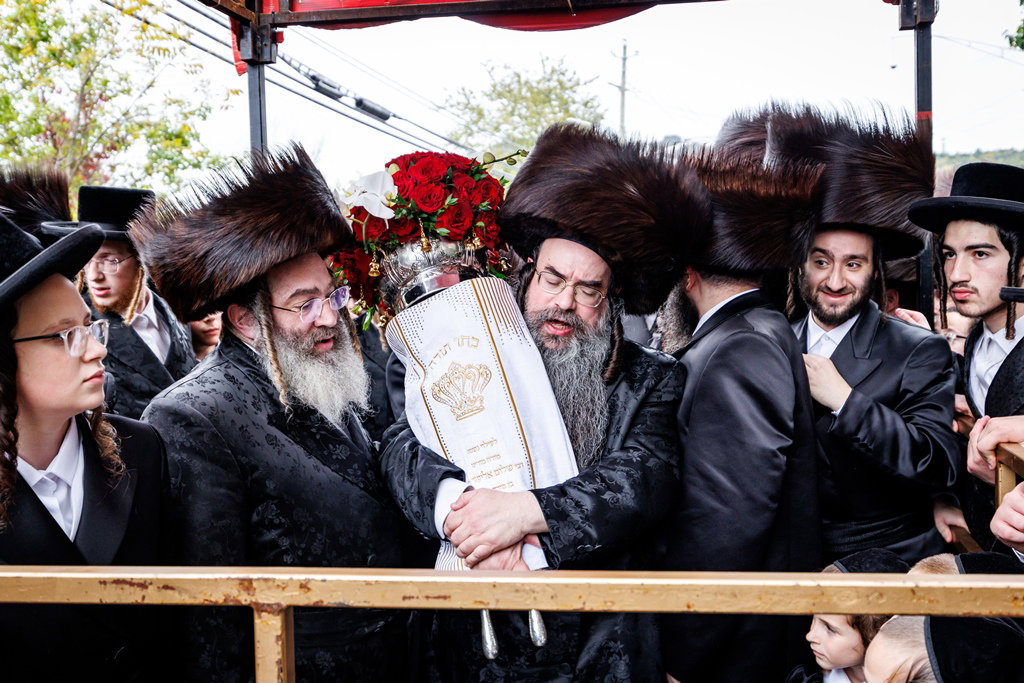 הכנסת ספר התורה בסאטמר